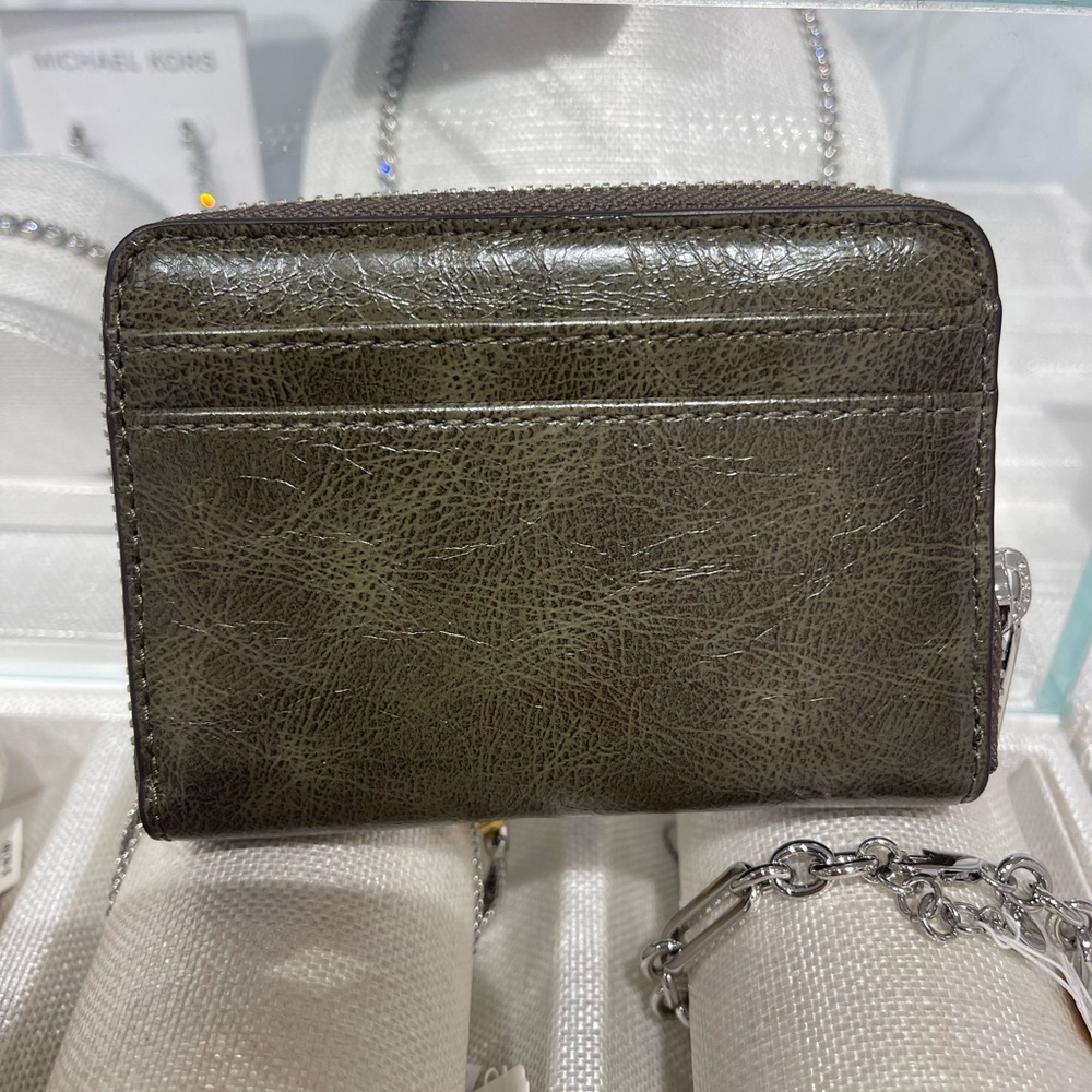 MICHAEL KORS Jet Set Medium Distressed Zip Around Card Case
Olive
NWT - Picture 9 of 16